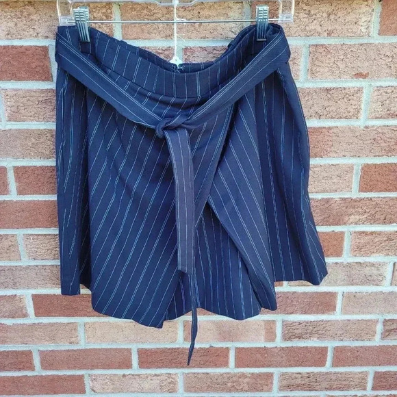 Banana Republic Mock Wrap Skirt Women's Size 14 New with Tags Black Pin Stripe - Picture 1 of 5